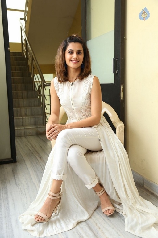 Taapsee Anando Brahma Interview Photos - 25 / 31 photos
