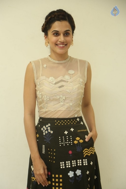Taapsee Pannu Photos - 21 / 31 photos