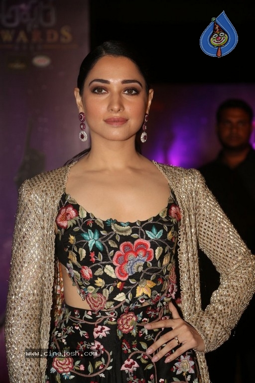 Tamanna at Zee Apsara Awards - 15 / 42 photos