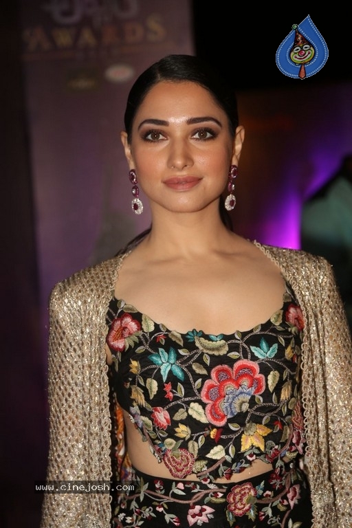 Tamanna at Zee Apsara Awards - 23 / 42 photos