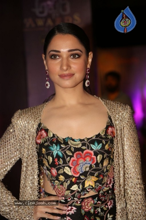 Tamanna at Zee Apsara Awards - 37 / 42 photos