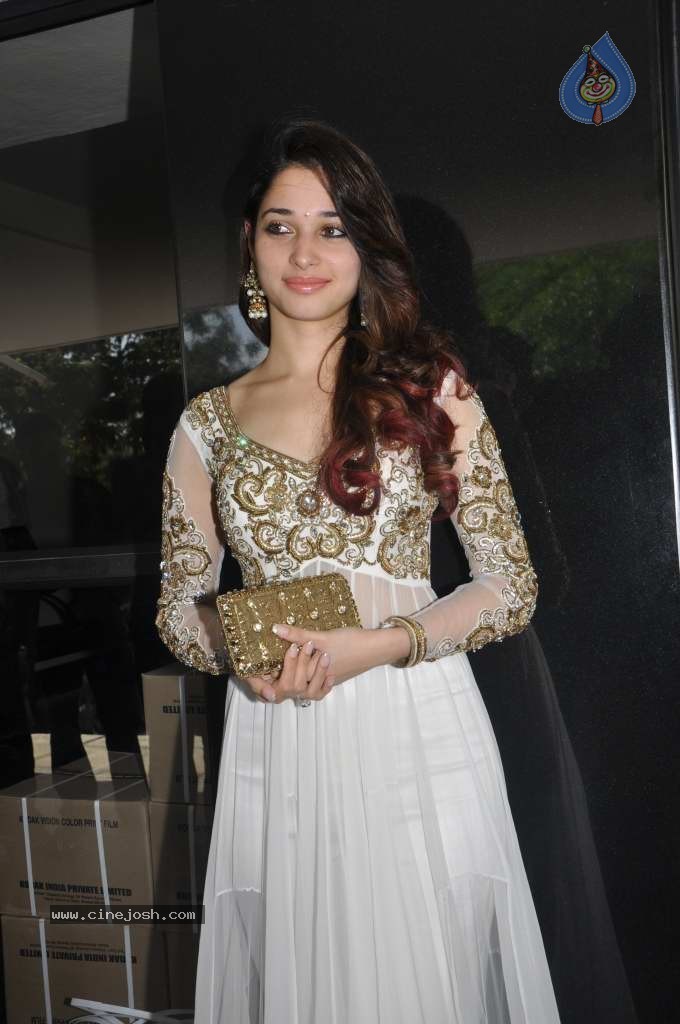 Tamanna Stills - 16 / 31 photos