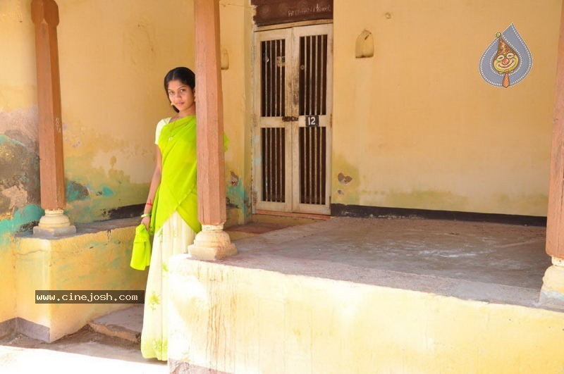 Tamil Actress Rama Stills - 36 / 56 photos