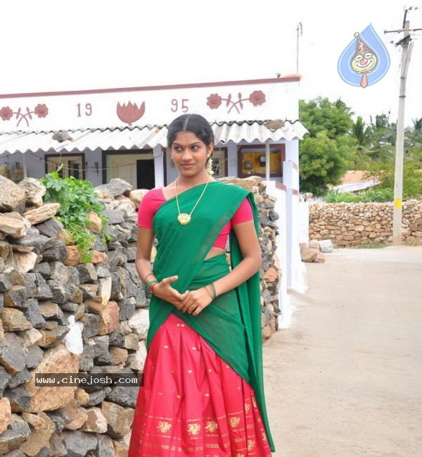 Tamil Actress Rama Stills - 46 / 56 photos