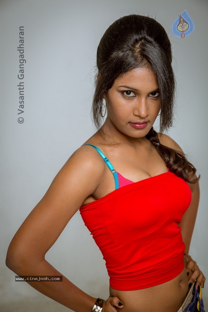 Tamil Actress Suhasini Hot Stills - 25 / 28 photos