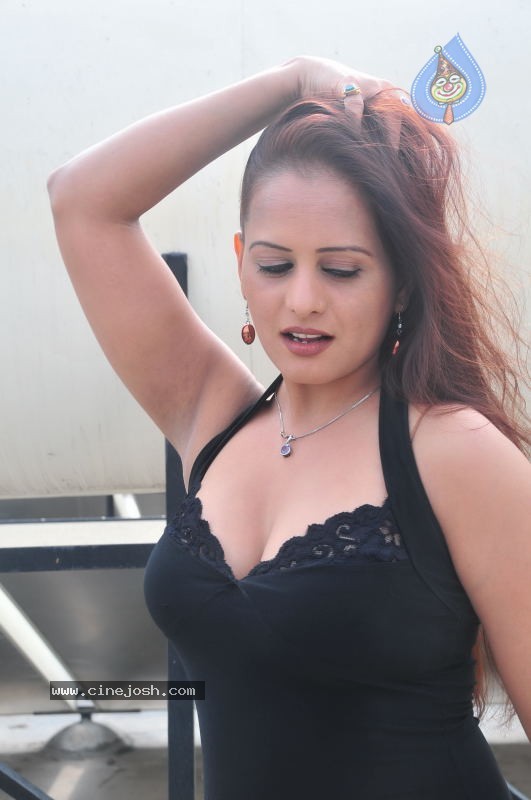 Tanisha Spicy Gallery - 35 / 127 photos