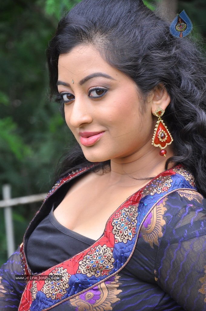 Tanishka Stills - 32 / 74 photos