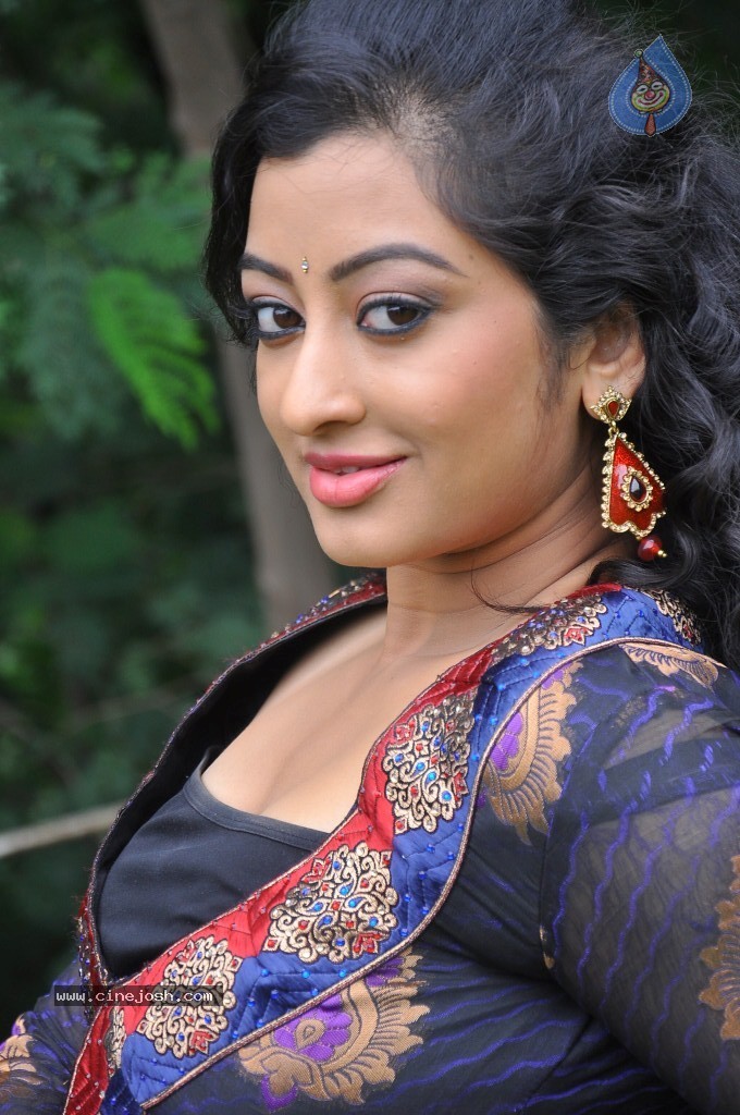 Tanishka Stills - 46 / 74 photos