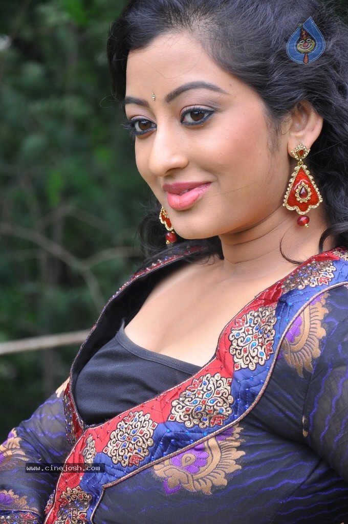 Tanishka Stills - 50 / 74 photos