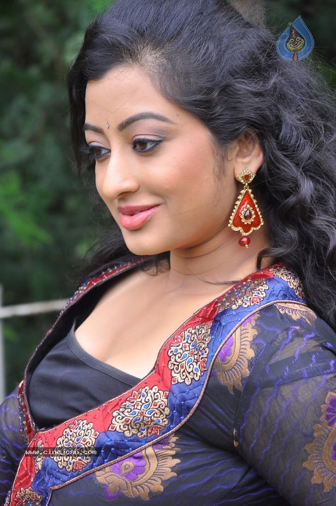 Tanishka Stills - 56 / 74 photos