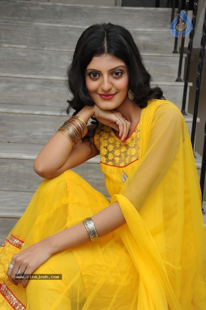 Tanishq Tiwari Stills - 20 / 92 photos