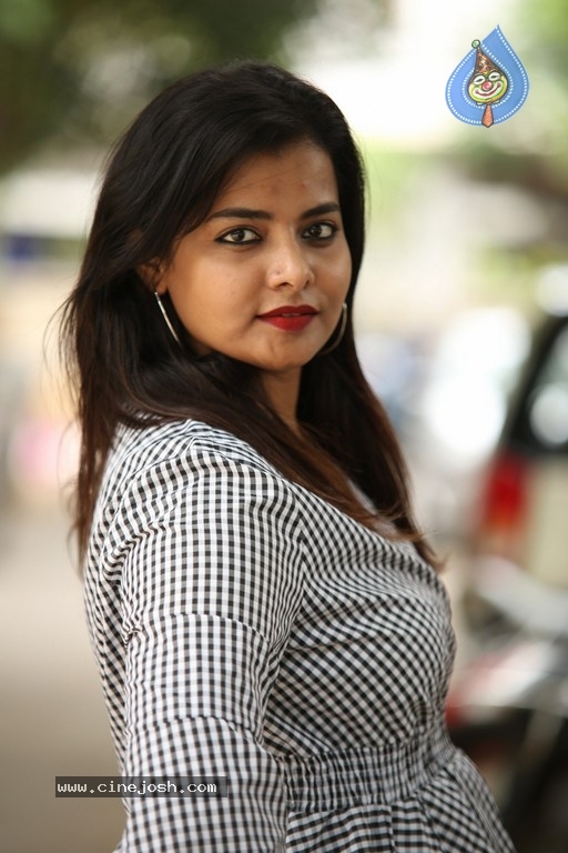 Tanuja Naidu New Pics - 10 / 31 photos