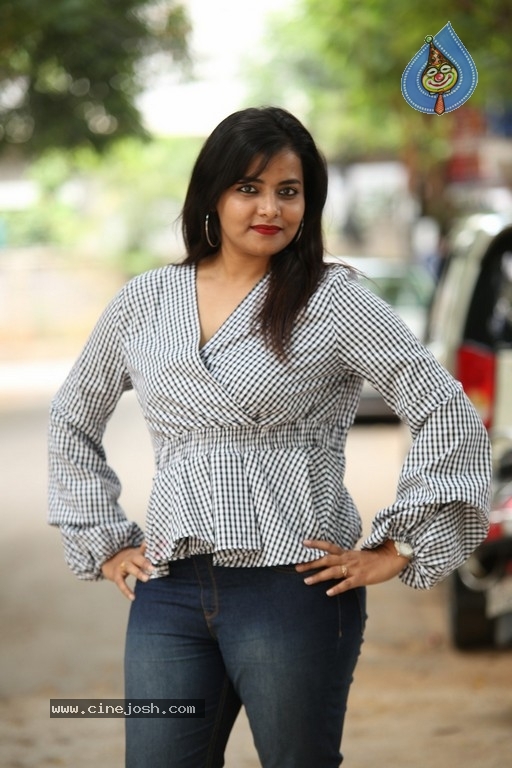 Tanuja Naidu New Pics - 11 / 31 photos