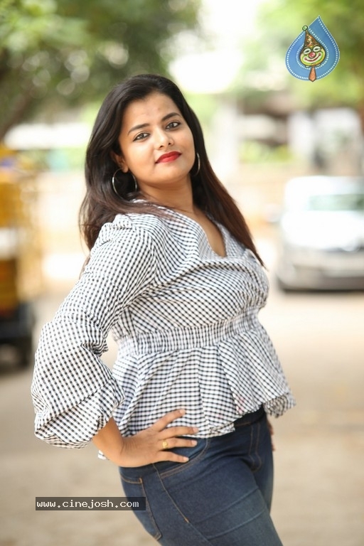 Tanuja Naidu New Pics - 13 / 31 photos