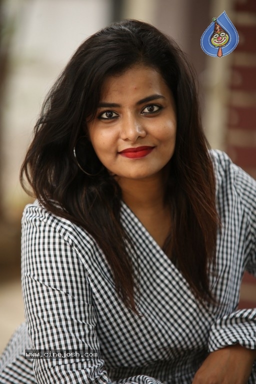 Tanuja Naidu New Pics - 14 / 31 photos