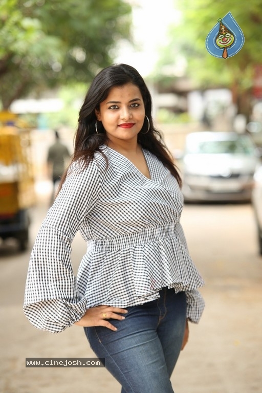 Tanuja Naidu New Pics - 17 / 31 photos