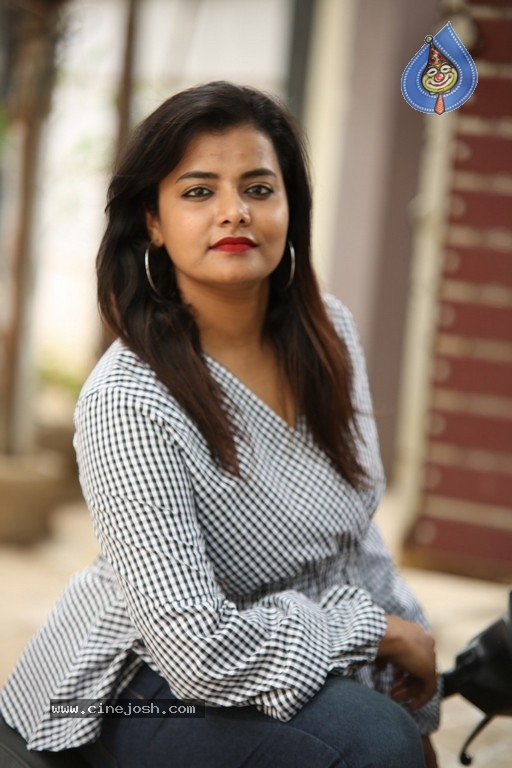 Tanuja Naidu New Pics - 18 / 31 photos