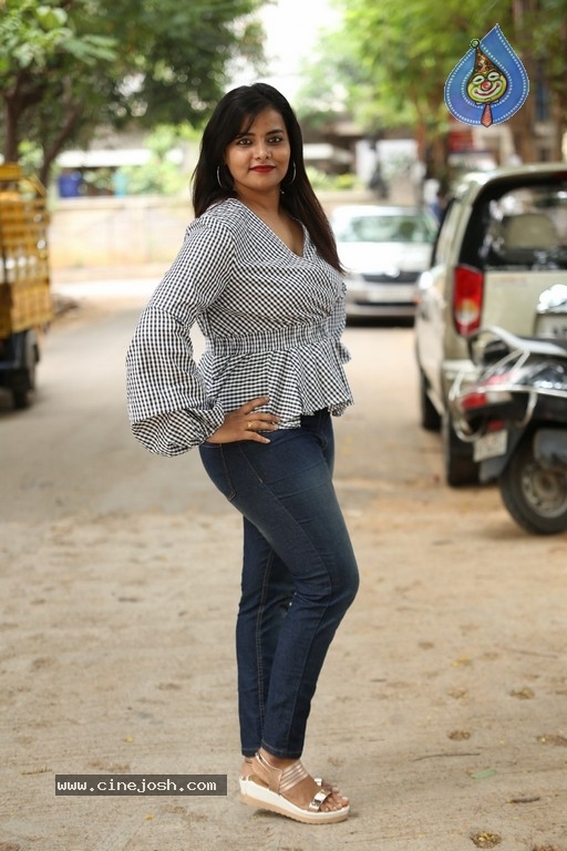 Tanuja Naidu New Pics - 21 / 31 photos