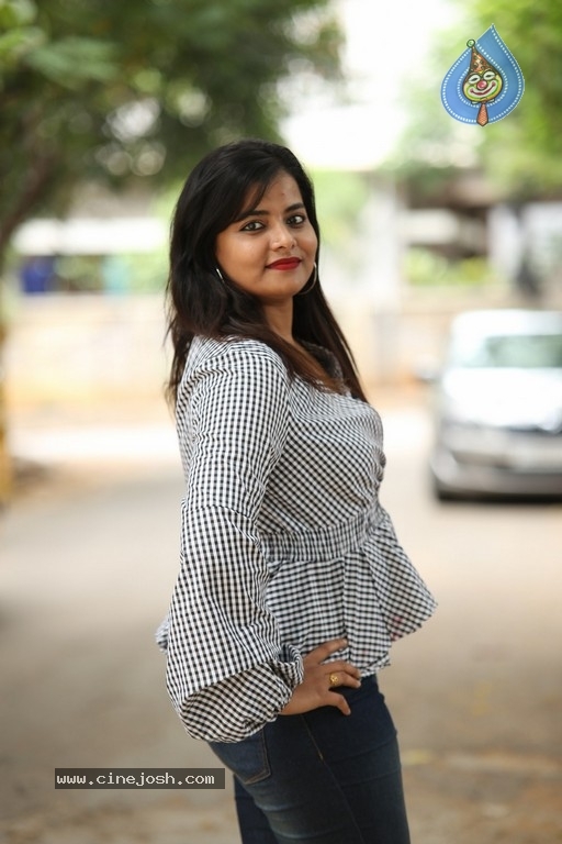 Tanuja Naidu New Pics - 27 / 31 photos