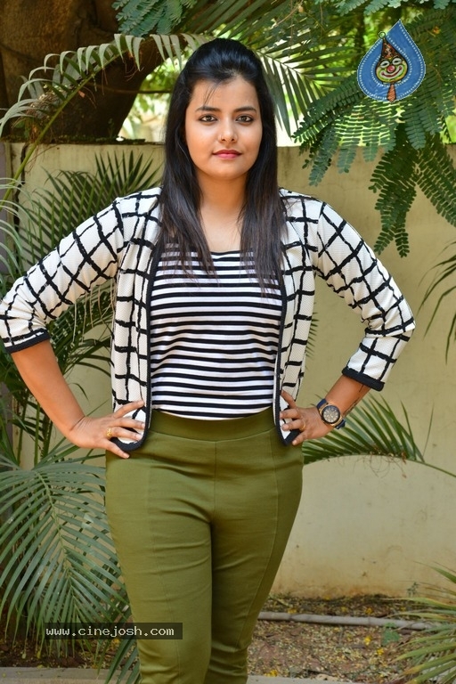 Tanusha New Pics - 5 / 15 photos