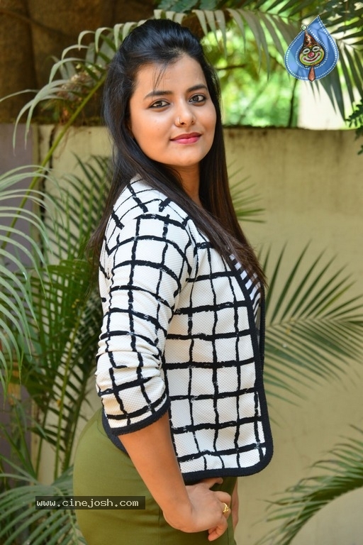 Tanusha New Pics - 6 / 15 photos
