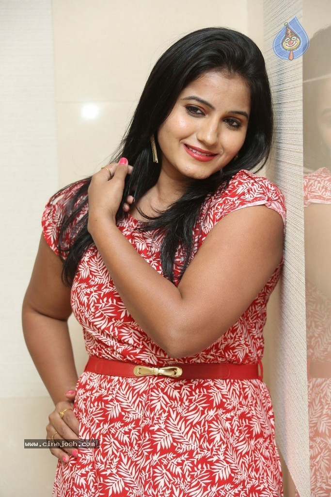 Tanusha Stills - 17 / 38 photos