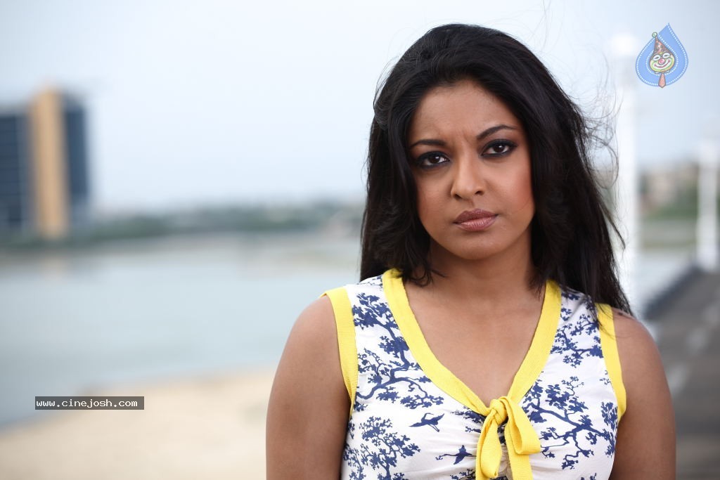 Tanushree Dutta New Stills  - 7 / 33 photos