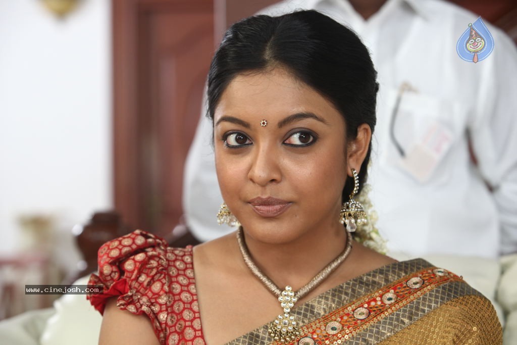 Tanushree Dutta New Stills  - 24 / 33 photos