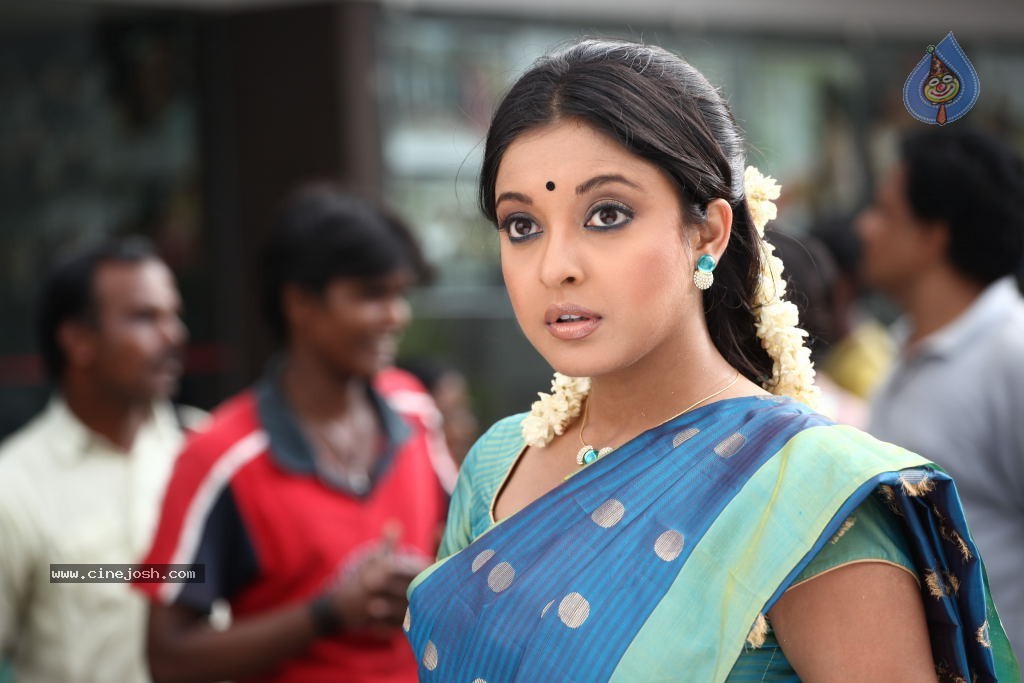 Tanushree Dutta New Stills  - 29 / 33 photos