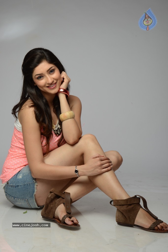 Tanvi Vyas Hot Stills - 22 / 56 photos