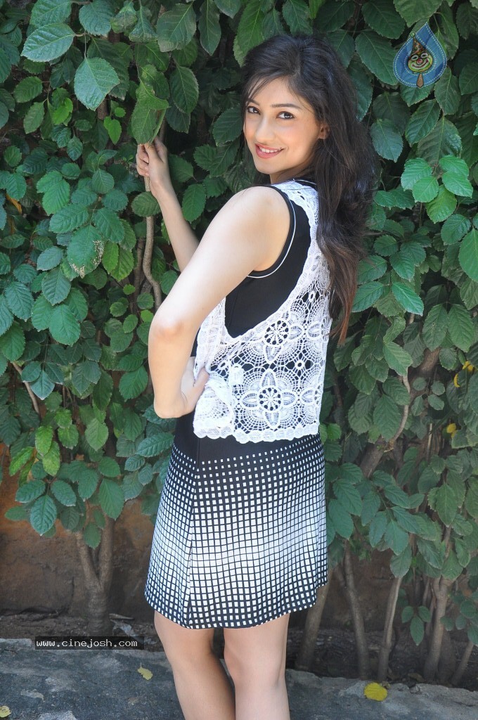 Tanvi Vyas New Gallery - 88 / 118 photos