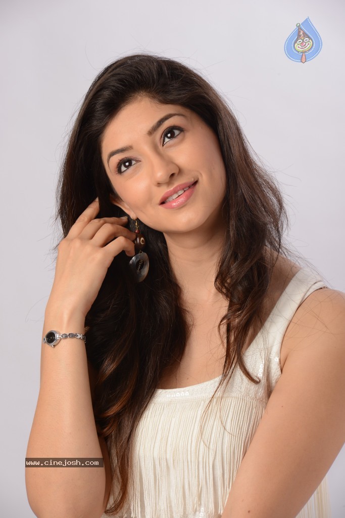 Tanvi Vyas New Gallery - 22 / 99 photos