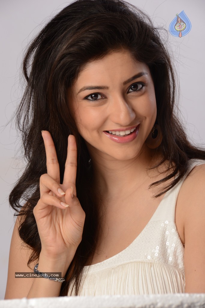 Tanvi Vyas New Gallery - 43 / 99 photos