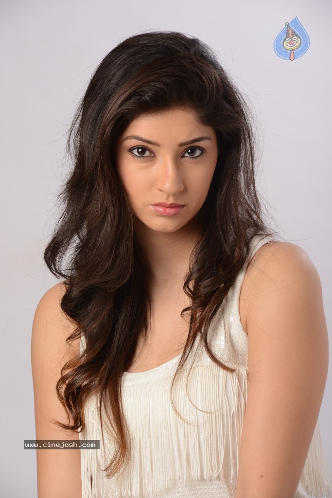 Tanvi Vyas New Gallery - 49 / 99 photos