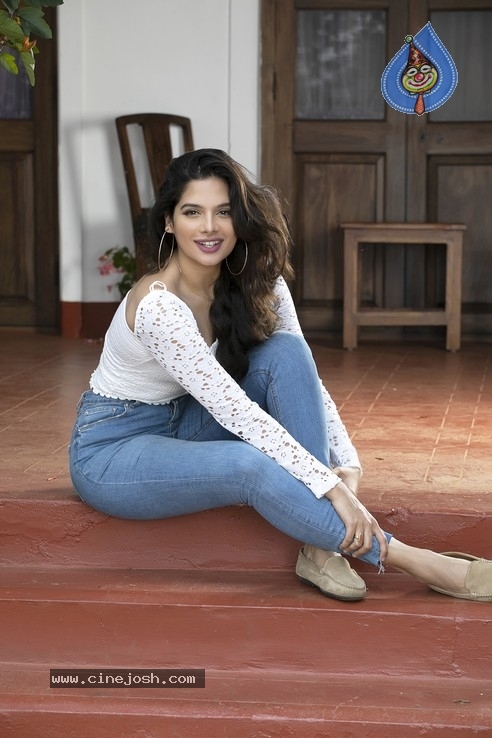  Tanya Hope New Stills - 14 / 21 photos
