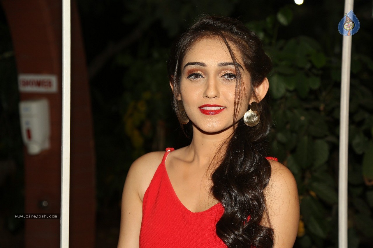 Tanya Sharma Stills - 59 / 70 photos