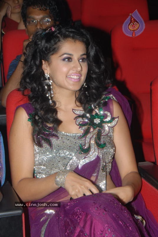 Tapsee Stills - 4 / 42 photos