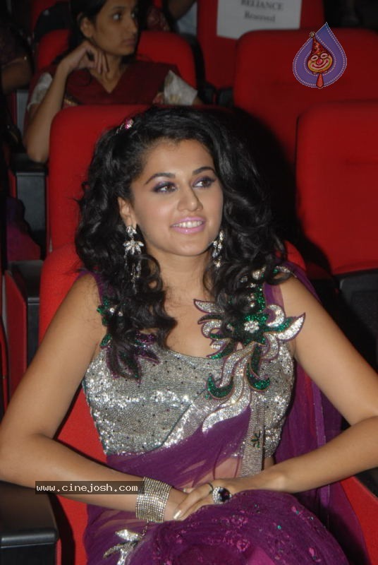 Tapsee Stills - 14 / 42 photos