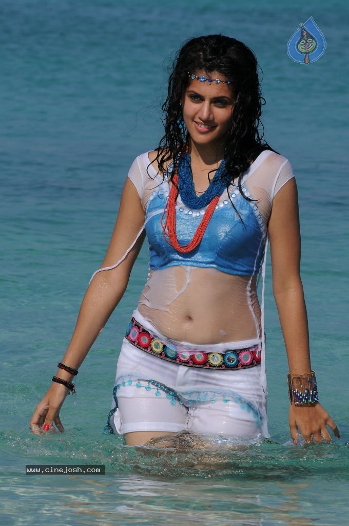 Tapsee Hot Gallery - 41 / 66 photos