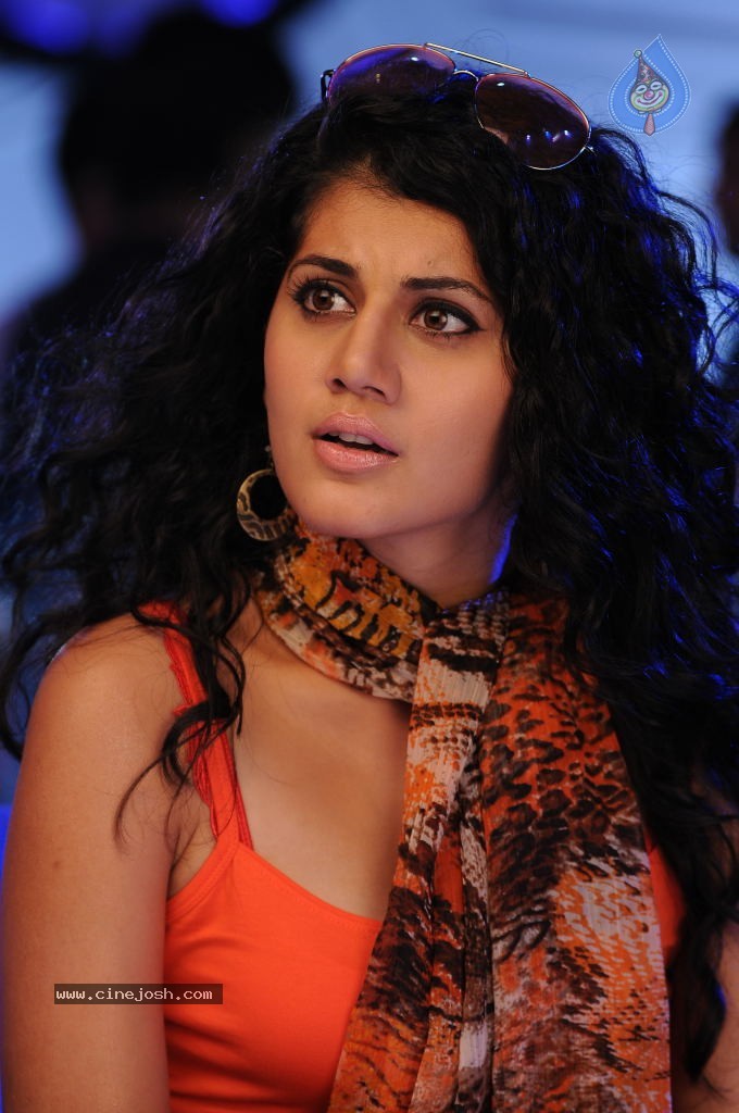 Tapsee Hot Gallery - 44 / 66 photos