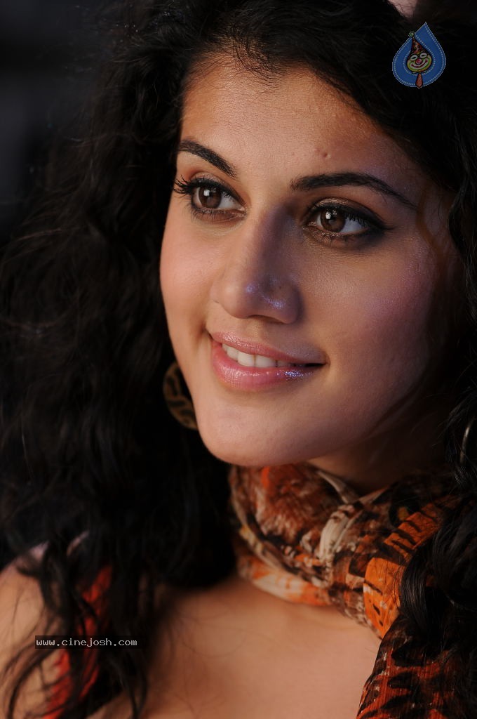 Tapsee Hot Gallery - 47 / 66 photos