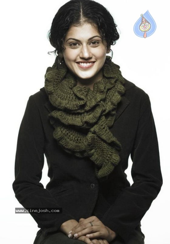 Tapsee Hot Stills - 12 / 21 photos