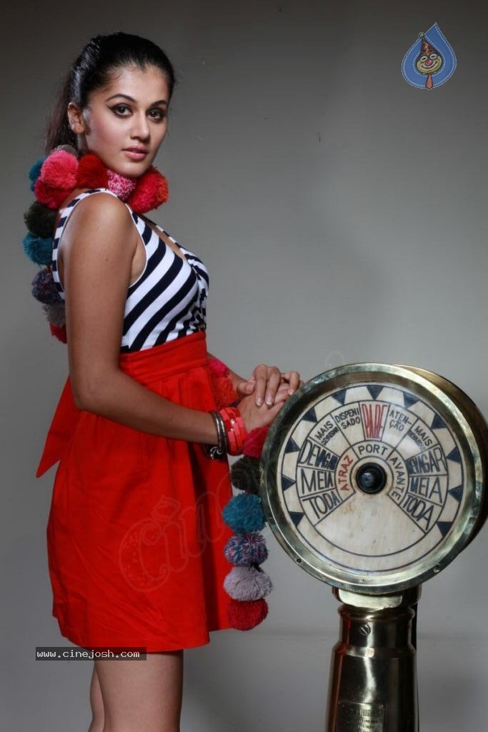 Tapsee Hot Stills - 81 / 112 photos