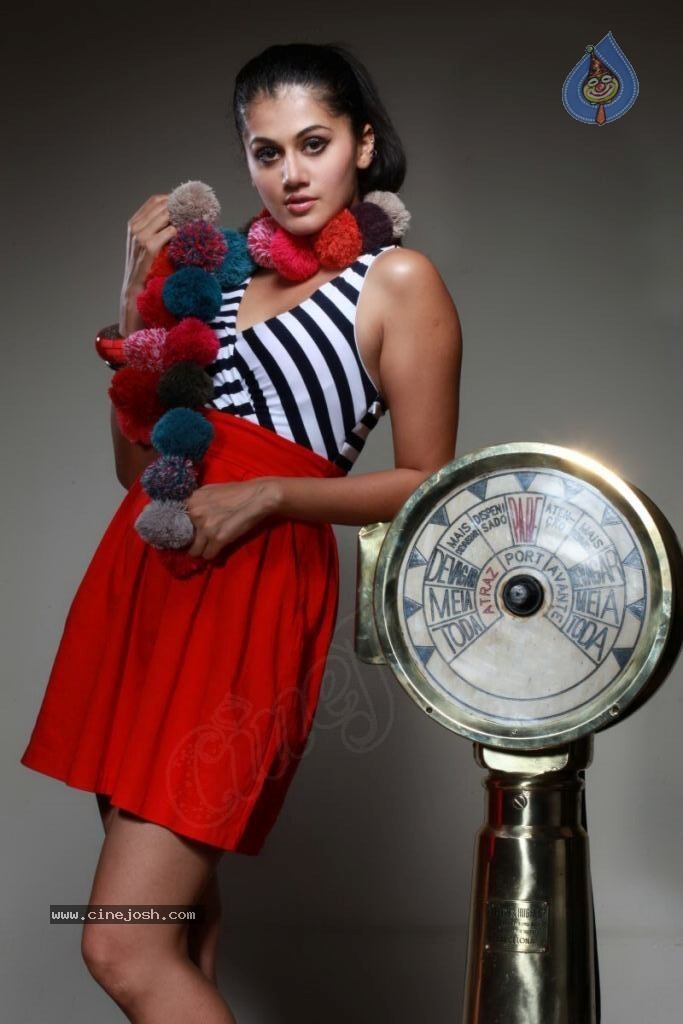 Tapsee Hot Stills - 86 / 112 photos