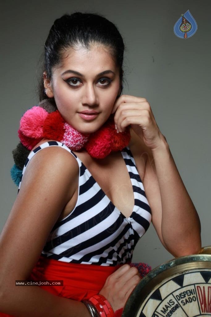 Tapsee Hot Stills - 109 / 112 photos