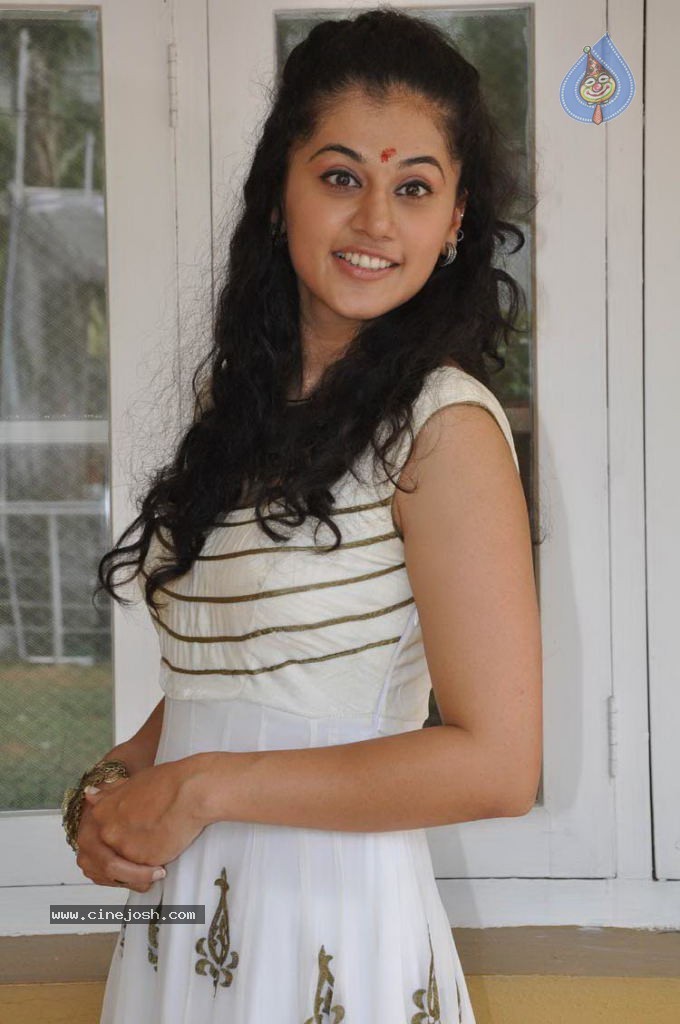 Tapsee Latest Photos - 22 / 65 photos