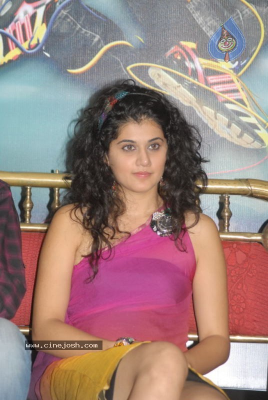 Tapsee Latest Pics - 31 / 49 photos