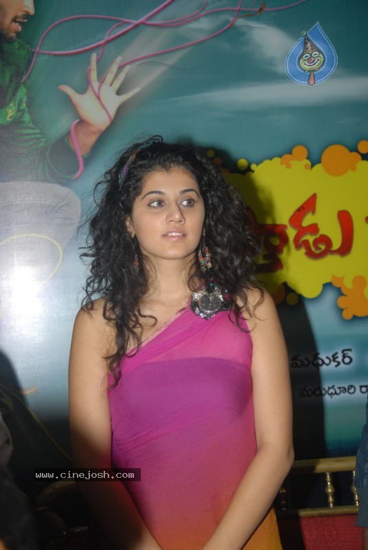 Tapsee Latest Pics - 33 / 49 photos