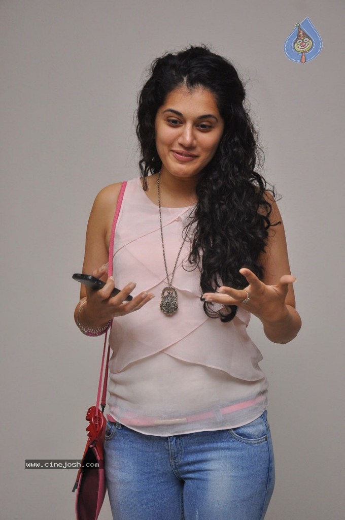 Tapsee Latest Pics - 5 / 29 photos