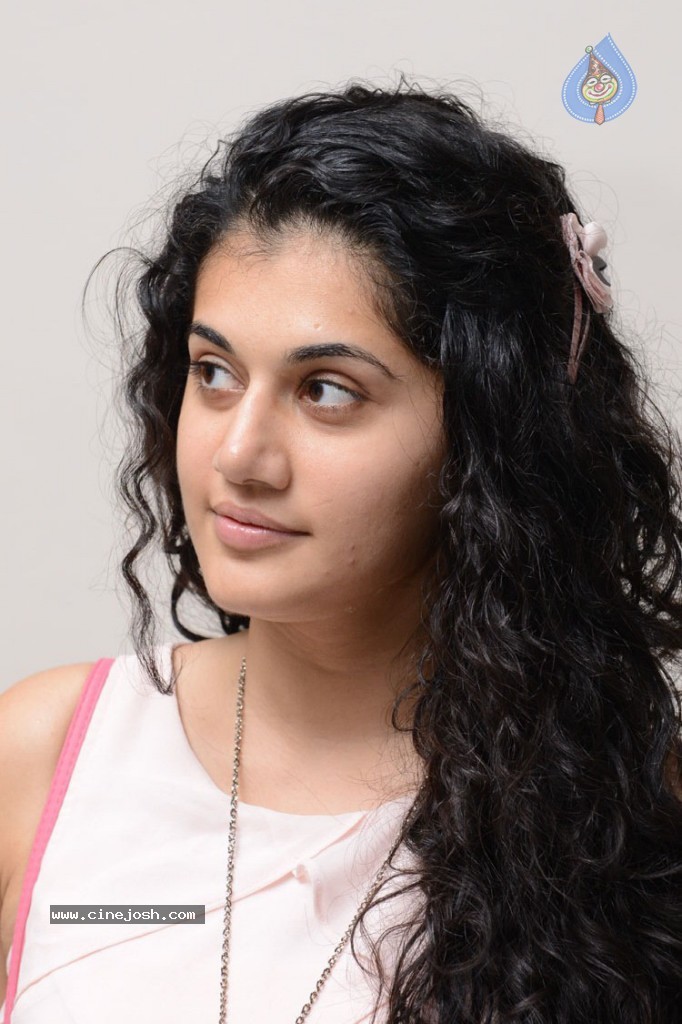 Tapsee Latest Pics - 11 / 29 photos